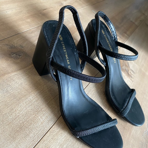 Heels - Picture 3 of 3